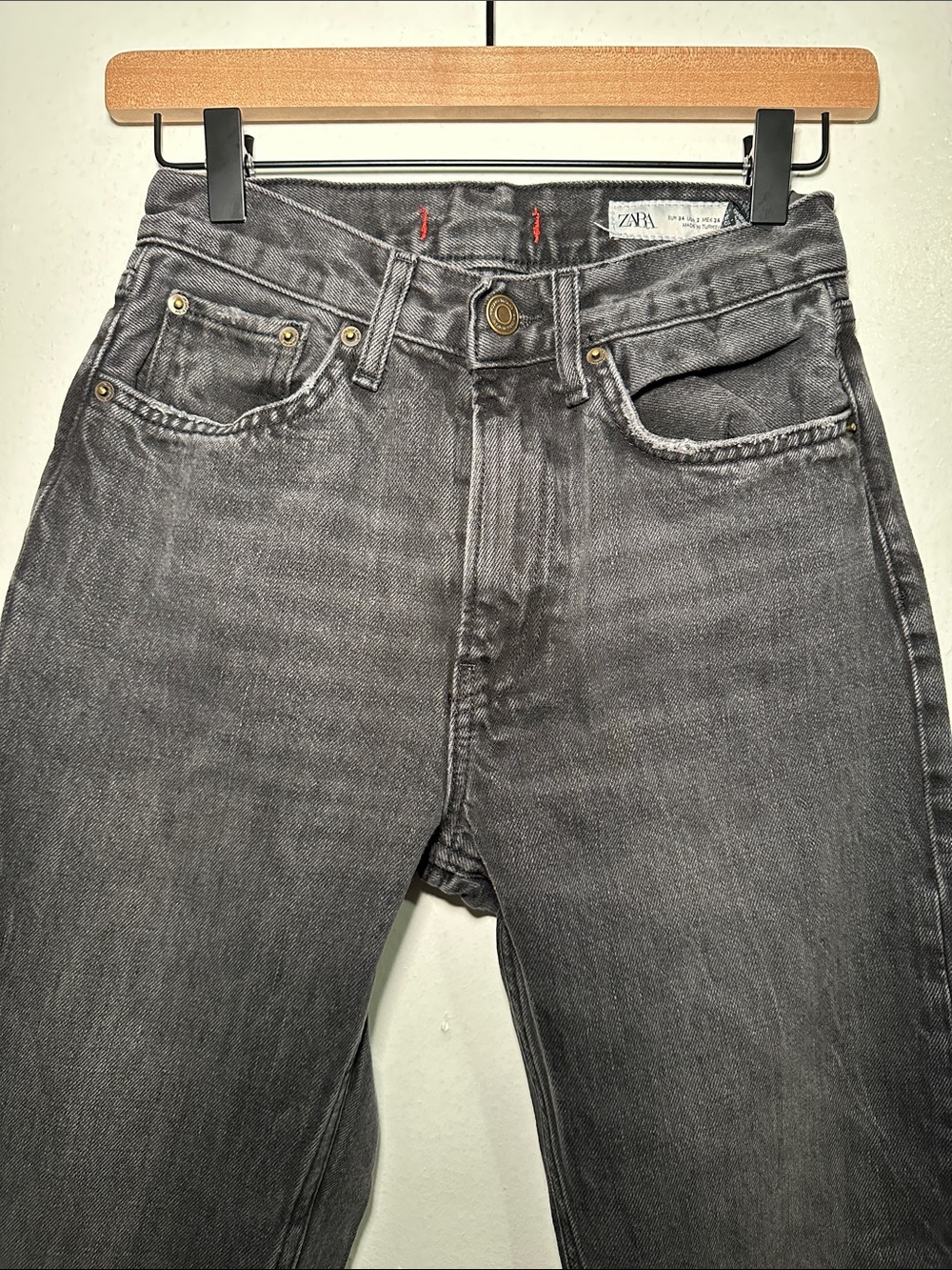 Zara Straight Cut ZW Collection Mid Rise Cropped Jeans - Picture 5 of 5